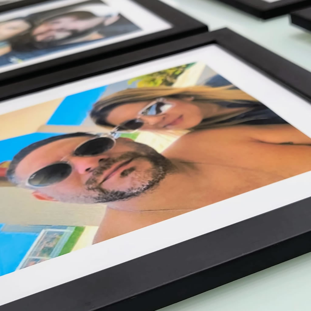 Kit com 6 Quadros personalizadas em mdf, 20x20cm, com Moldura em Madeira. - Imagem 4