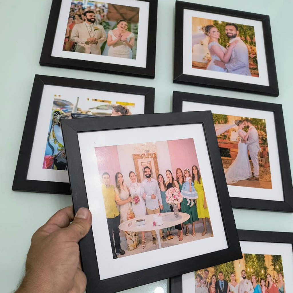 Kit com 6 Quadros personalizadas em mdf, 20x20cm, com Moldura em Madeira. - Imagem 8